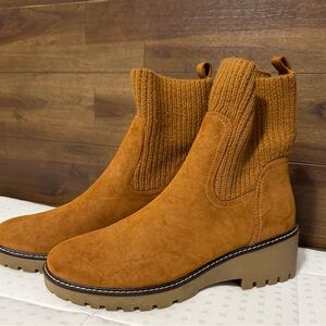 Mia Chelsea Lug Boots for Women. Size 11